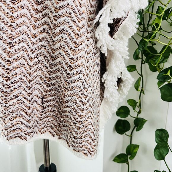 NWT World Market Brown & White Super Soft Thick Knit Fringed Boho Poncho OS - Picture 5 of 11